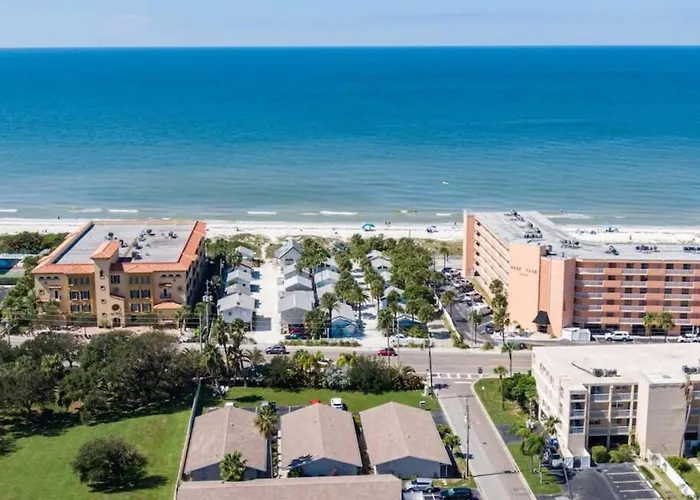 Spanish 52 - Damage Free & Across The Street From White Beaches Of Indian Rocks Beach! Apartment *