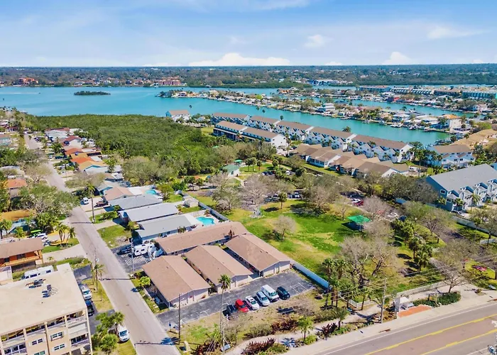 Spanish 52 - Damage Free & Across The Street From White Beaches Of Indian Rocks Beach! * Clearwater Beach