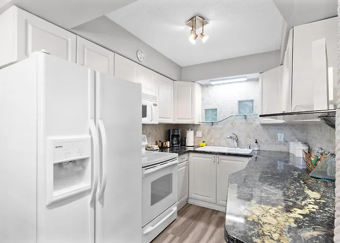 Spanish 52 - Damage Free & Across The Street From White Beaches Of Indian Rocks Beach! *