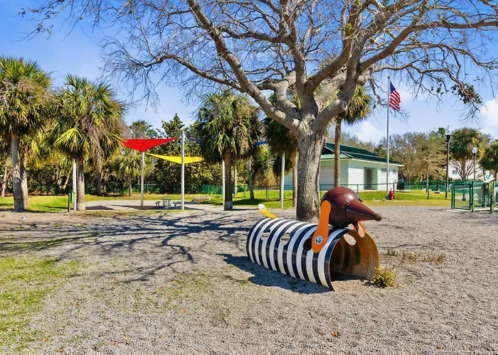 Spanish 52 - Damage Free & Across The Street From White Beaches Of Indian Rocks Beach!