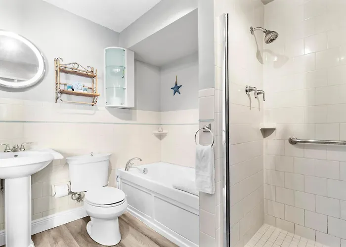 Spanish 52 - Damage Free & Across The Street From White Beaches Of Indian Rocks Beach! Apartment
