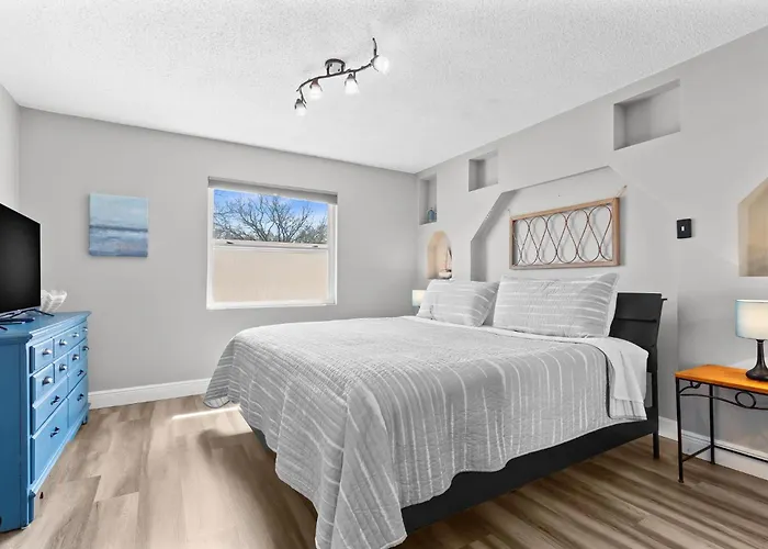 Spanish 52 - Damage Free & Across The Street From White Beaches Of Indian Rocks Beach! *