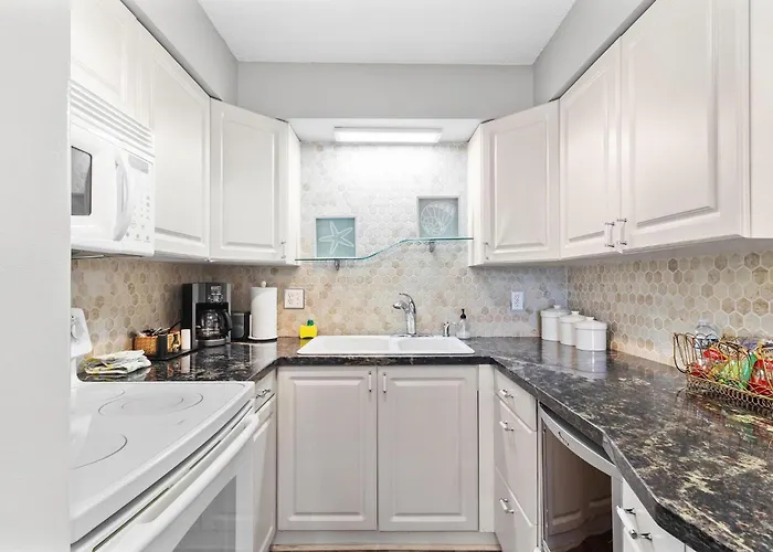 Spanish 52 - Damage Free & Across The Street From White Beaches Of Indian Rocks Beach!