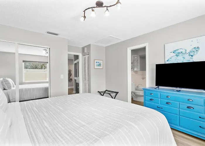 Apartment Spanish 52 - Damage Free & Across The Street From White Beaches Of Indian Rocks Beach! *