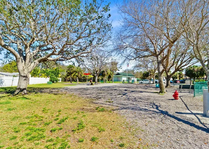 Apartment Spanish 52 - Damage Free & Across The Street From White Beaches Of Indian Rocks Beach! Clearwater Beach